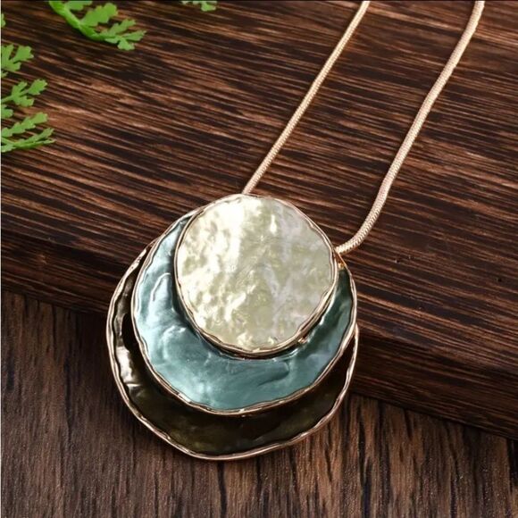 Silver Blue Layered Circle Pendant Necklace and Earring Set Women’s Jewelry - Picture 4 of 9